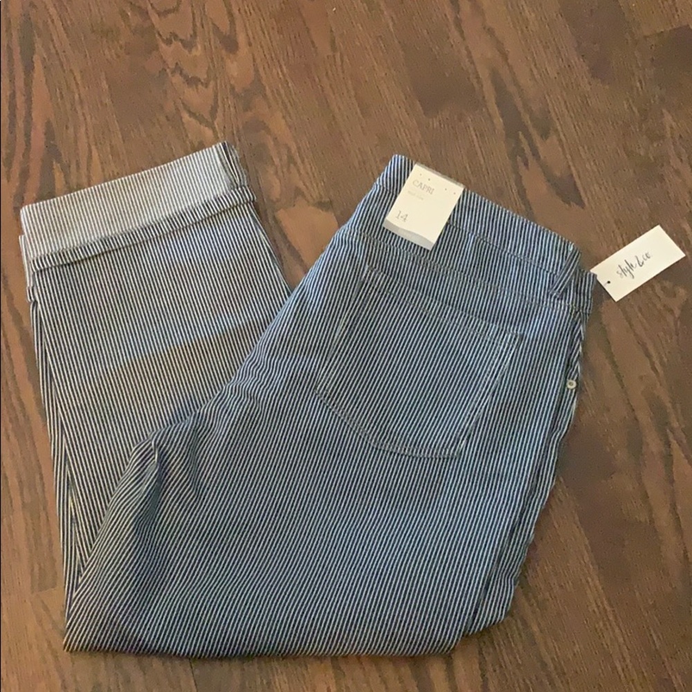NWT Style & Co Macy’s Capri denim/white Sz 14